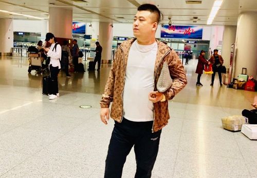 “侏儒网红”李喜梅和大双哥复合